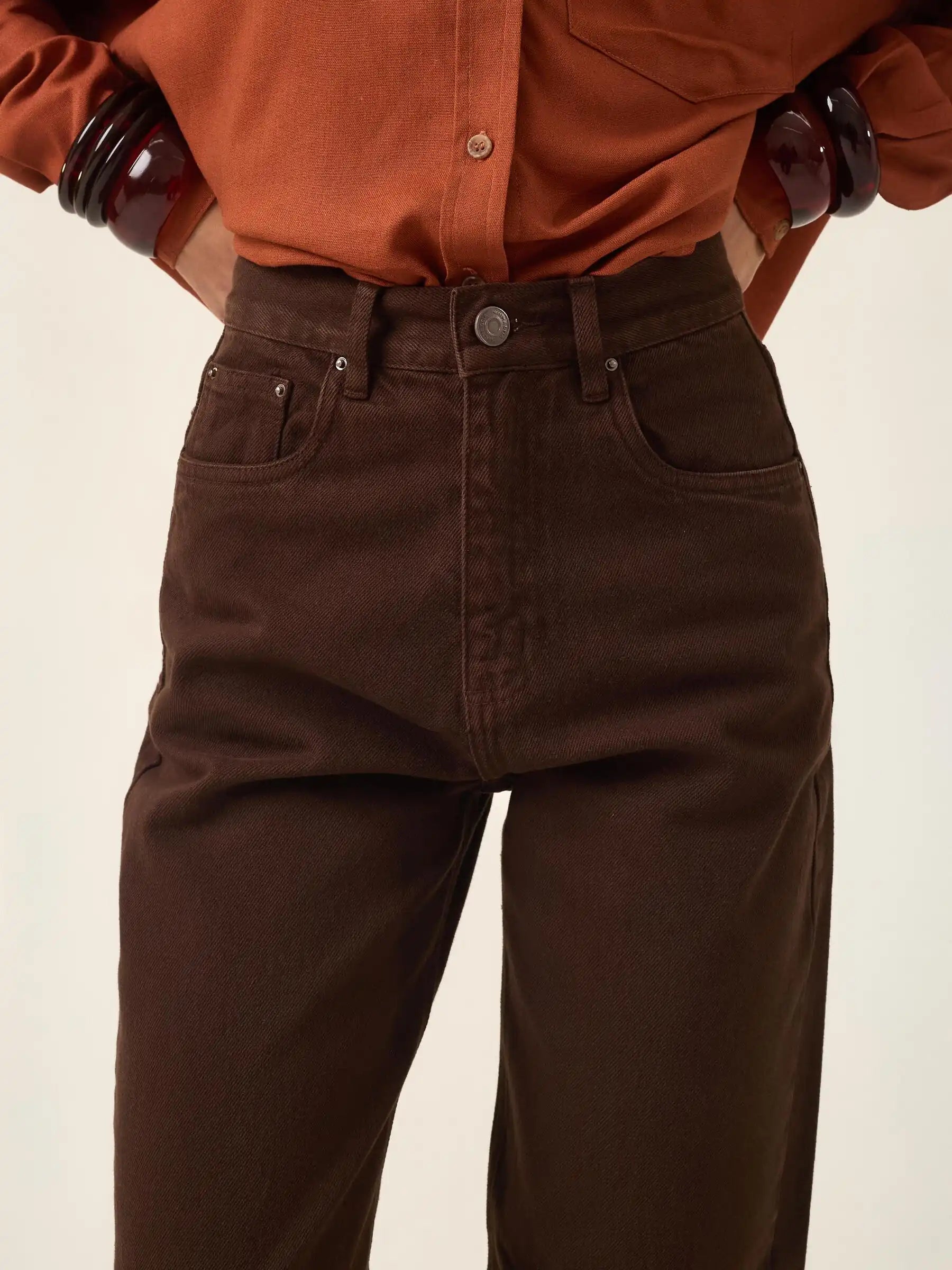 Calça Jeans Reta Araçá Marrom Escuro